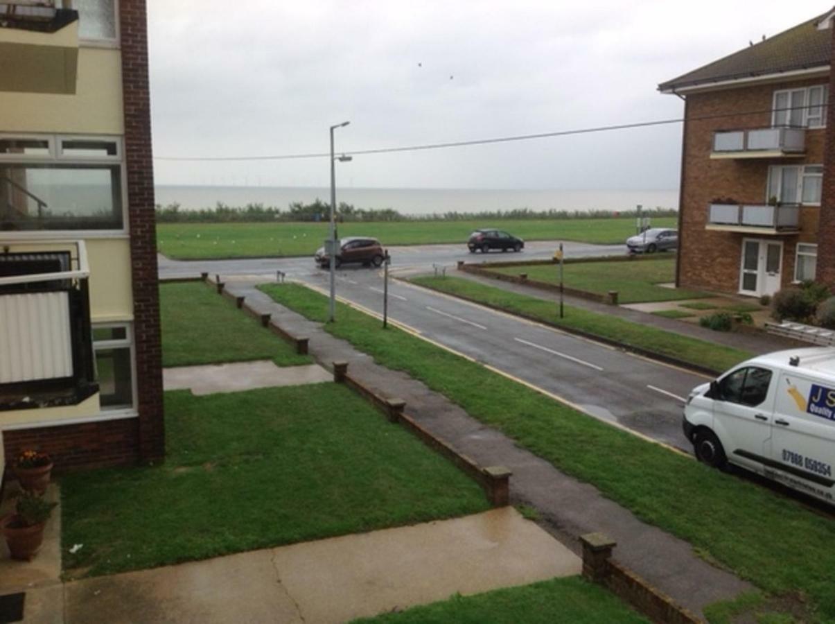 9 Gunfleet Court Apartment Clacton-on-Sea Bagian luar foto